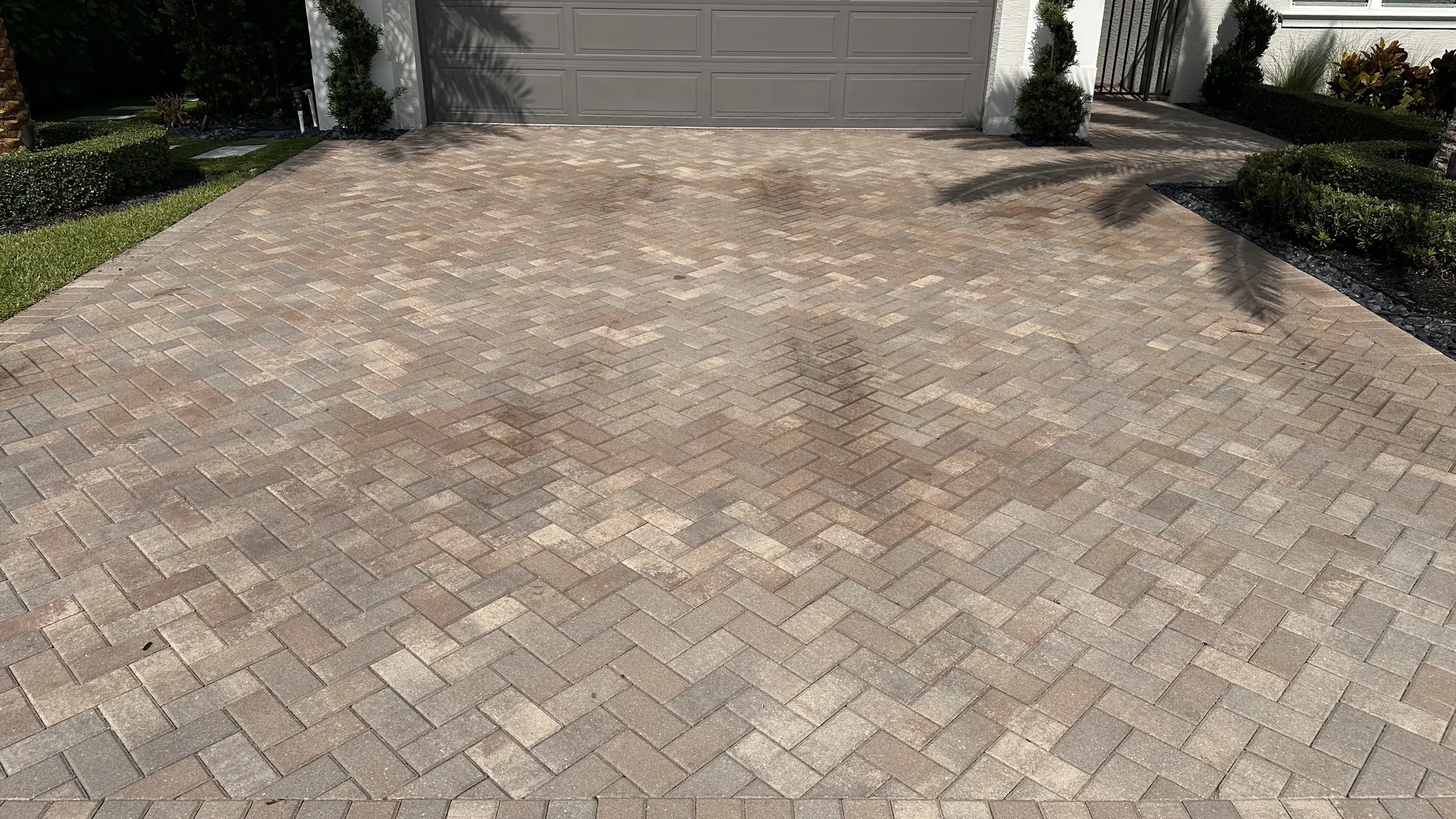 Palm Beach Pavers project detail related to what causes tire marks on paver driveways?