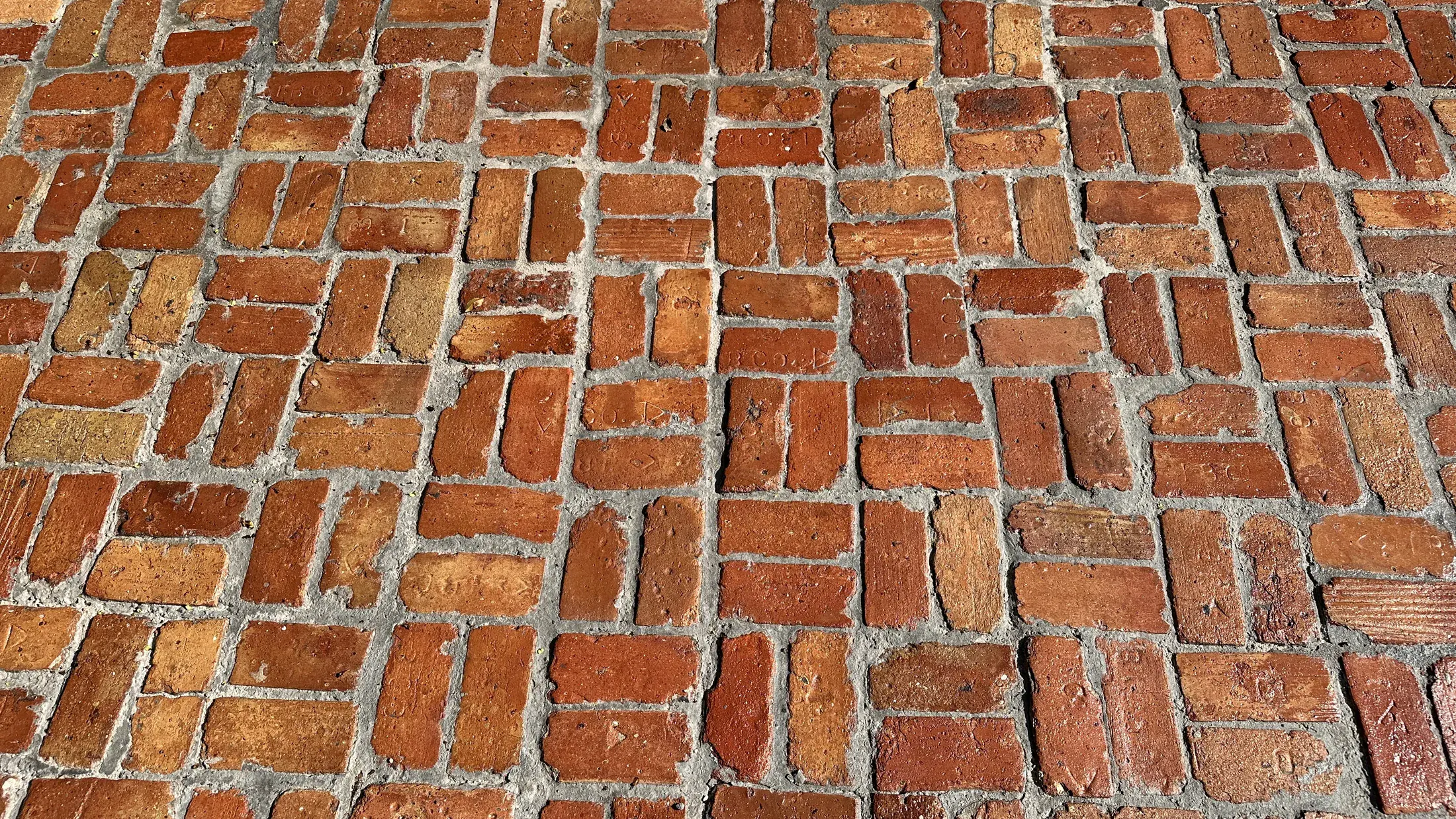 Palm Beach Pavers project detail related to can old chicago brick be reused?